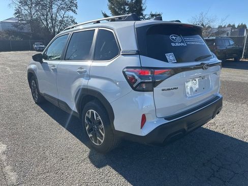 Used 2025 Subaru Forester Premium image 5