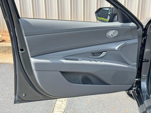 Used 2025 Hyundai Elantra SEL FWD image 41