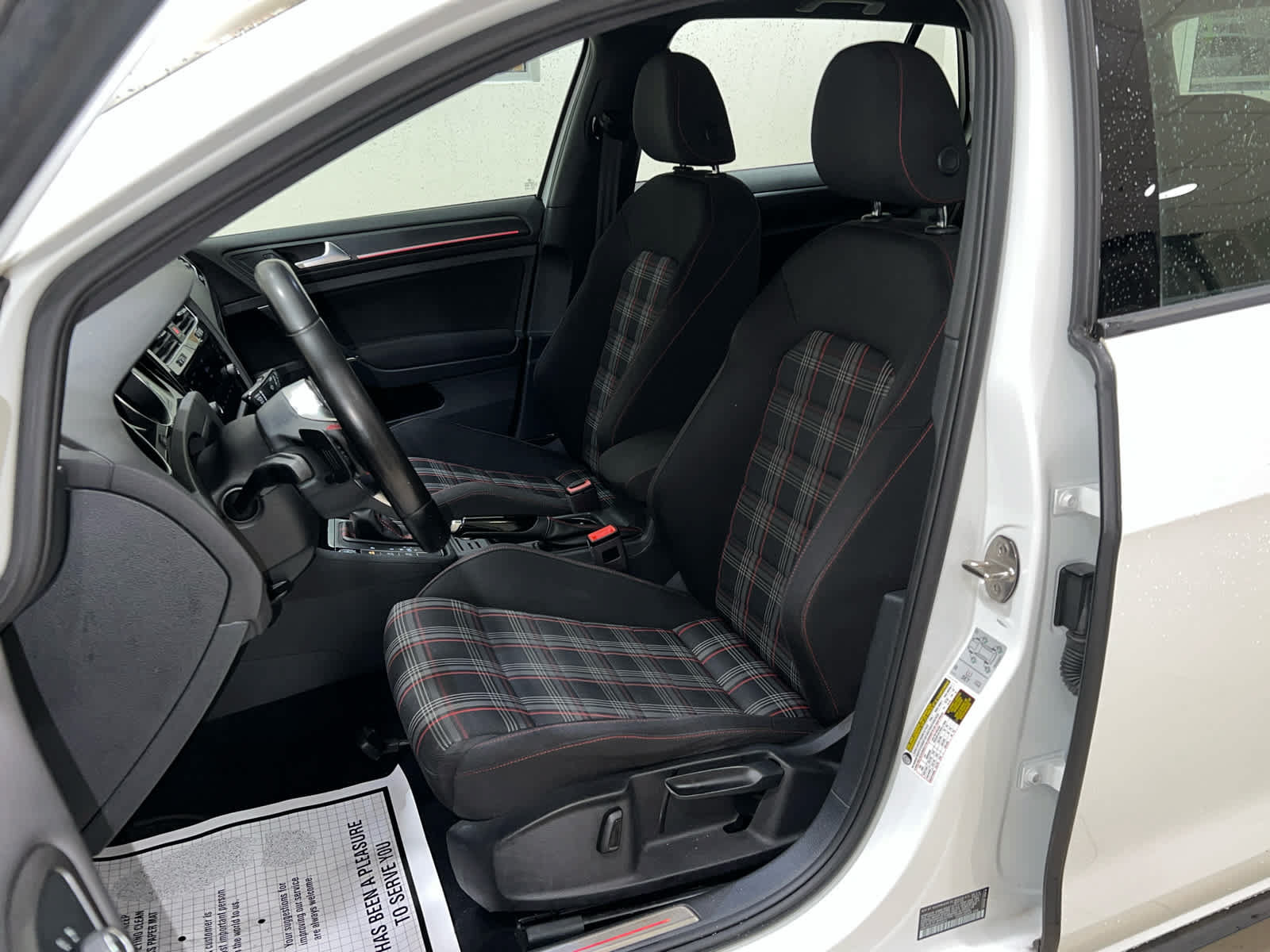 Used 2018 Volkswagen GTI SE FWD image 16