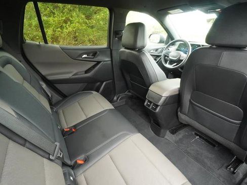 Used 2025 Chevrolet Equinox LT w/ Convenience Package II image 28