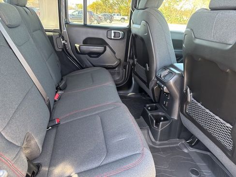 Used 2024 Jeep Wrangler Unlimited Rubicon image 19