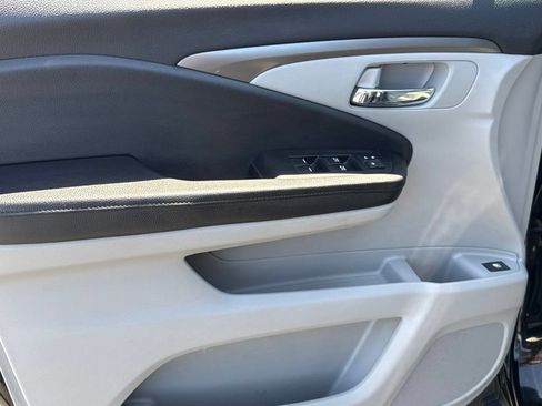 Used 2018 Honda Pilot LX image 16
