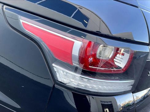 Used 2016 Land Rover Range Rover Sport HSE image 28