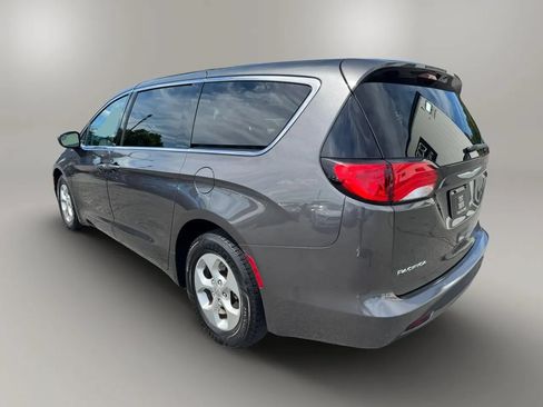 Used 2017 Chrysler Pacifica LX w/ Tire & Wheel Group FWD image 8