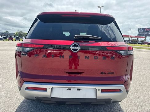 Used 2024 Nissan Pathfinder SL w/ Black Appearance Package AWD/4WD image 5