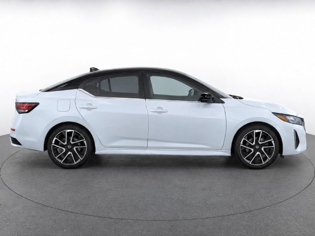 Used 2025 Nissan Sentra SR FWD image 9