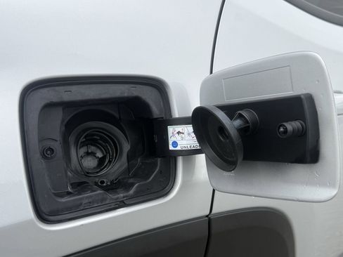 Used 2016 Jeep Renegade Limited image 30