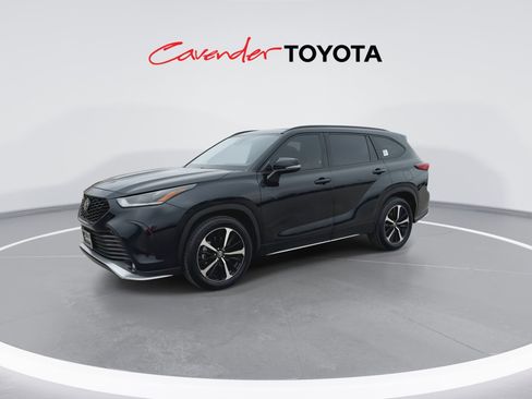 Certified 2021 Toyota Highlander XSE FWD image 4
