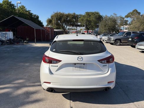 Used 2018 MAZDA MAZDA3 Touring image 4