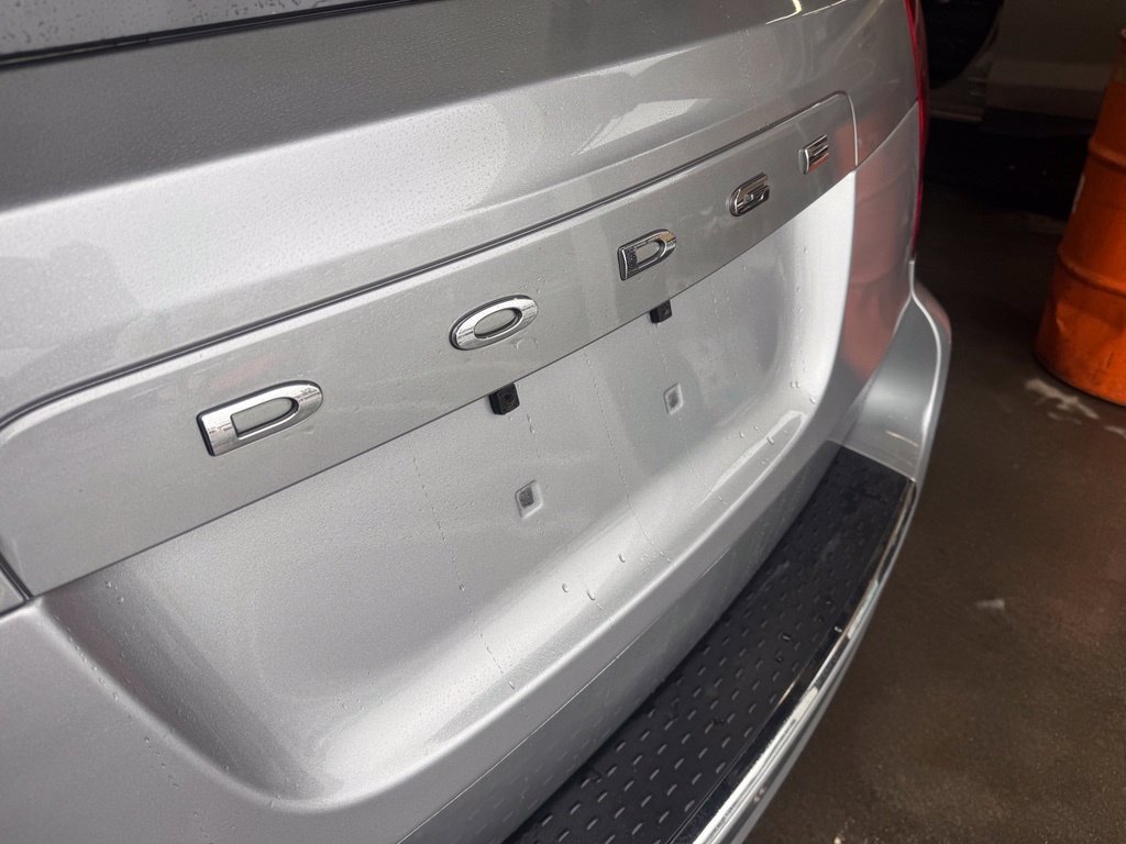 Used 2015 Dodge Grand Caravan SE FWD image 12