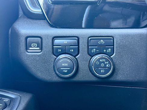 Used 2024 Chevrolet Silverado 2500 LT AWD/4WD image 30