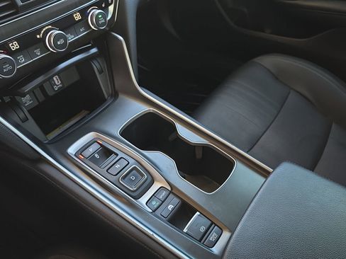 Certified 2018 Honda Accord Touring image 27