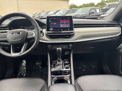 Used 2025 Jeep Compass Limited AWD/4WD image 16