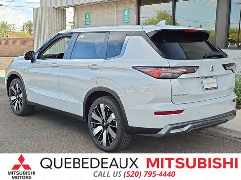 New 2026 Mitsubishi Outlander SE FWD image 5