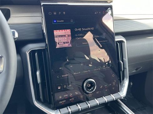 New 2025 GMC Acadia Elevation image 15