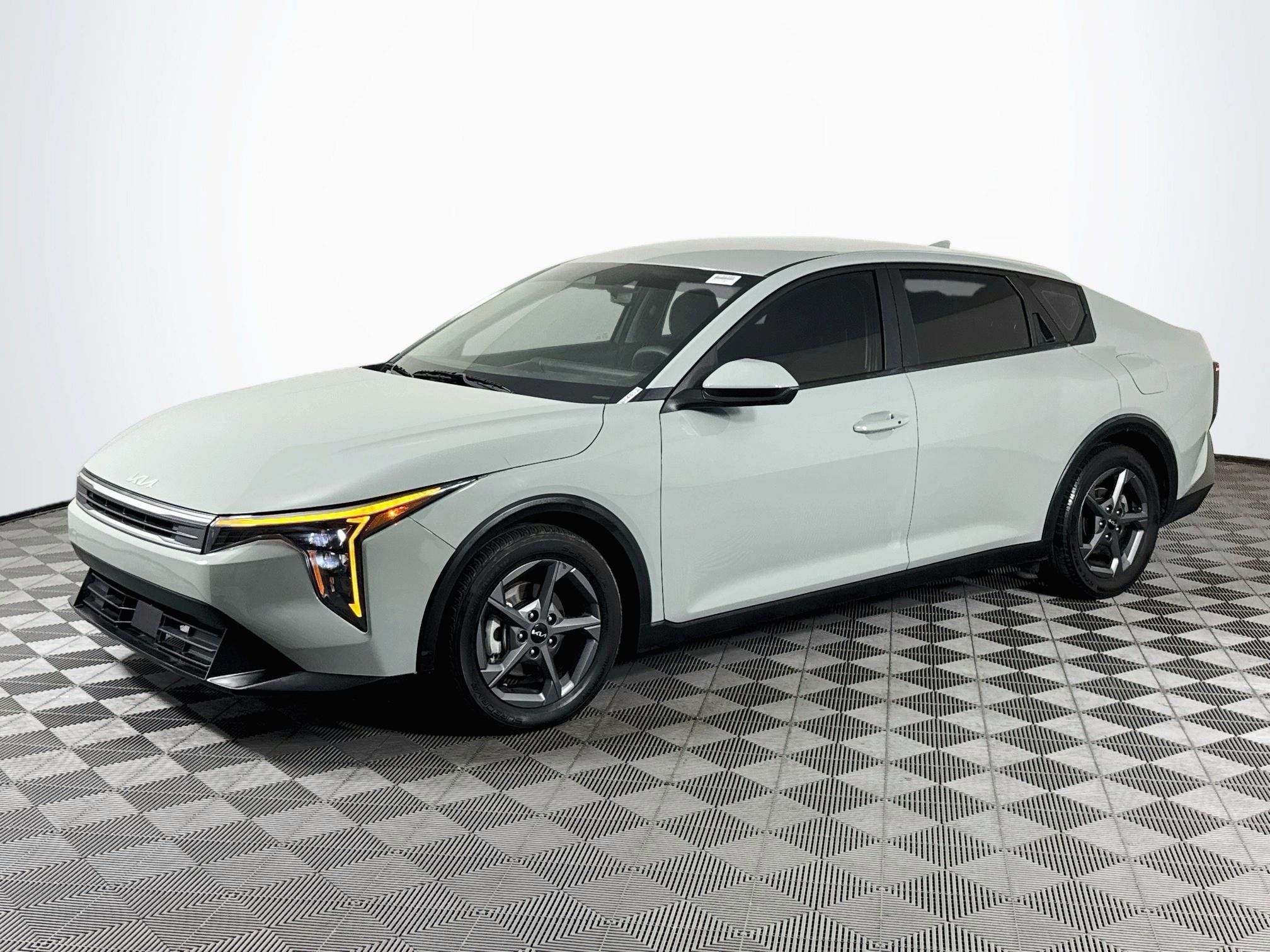Used 2025 Kia K4 FWD image 4