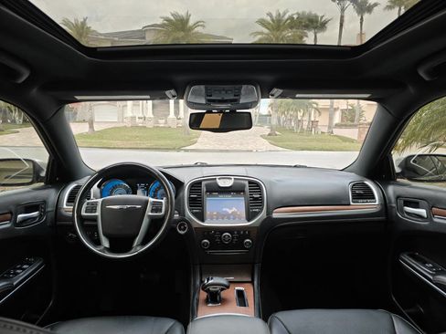 Used 2014 Chrysler 300 C image 10