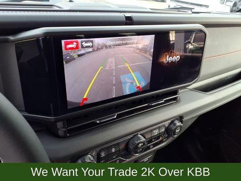 Used 2025 Jeep Wrangler Unlimited Rubicon image 19