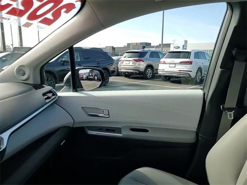 Used 2025 Toyota Sienna XLE w/ XLE Plus Package image 23