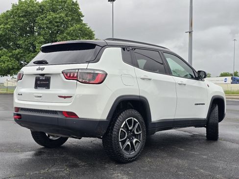 Used 2025 Jeep Compass Trailhawk AWD/4WD image 14