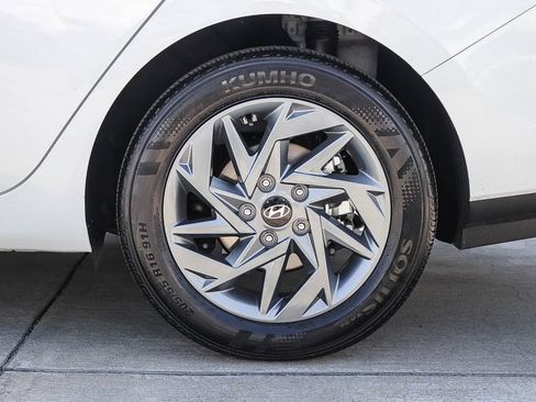 Used 2025 Hyundai Elantra Hybrid FWD image 10