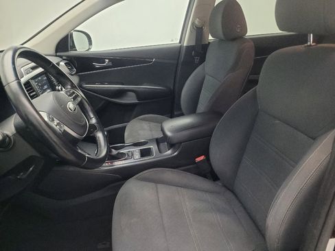 Used 2019 Kia Sorento LX w/ LX Convenience Package image 17