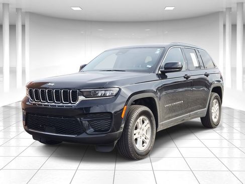 Used 2023 Jeep Grand Cherokee Laredo w/ Luxury Tech Group I image 7