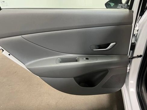Used 2024 Hyundai Elantra SEL FWD image 16