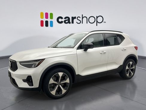 Used 2023 Volvo XC40 B5 Plus w/ Driver Assist Package AWD/4WD image 1