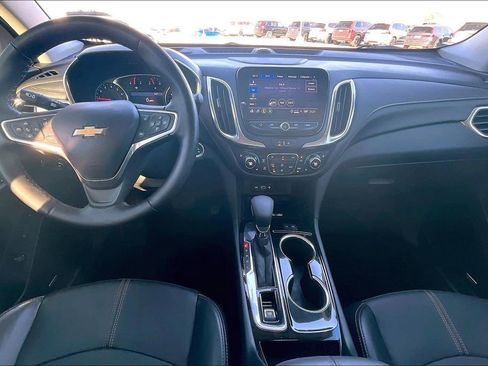 Used 2023 Chevrolet Equinox Premier image 19