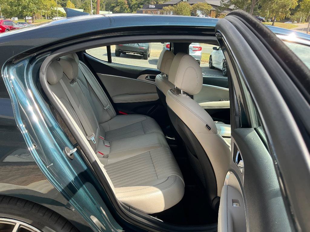 Used 2022 Genesis G70 2.0T w/ Prestige Package RWD image 10