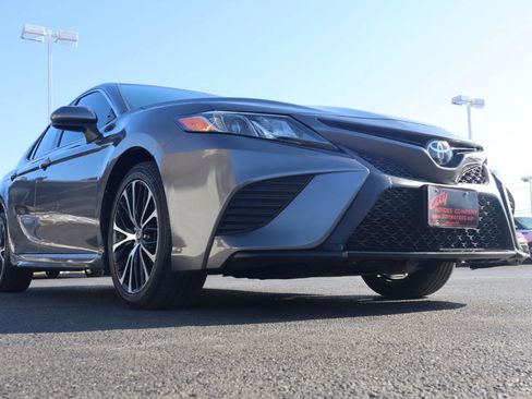 Used 2019 Toyota Camry SE w/ Carpet Mat Package image 17