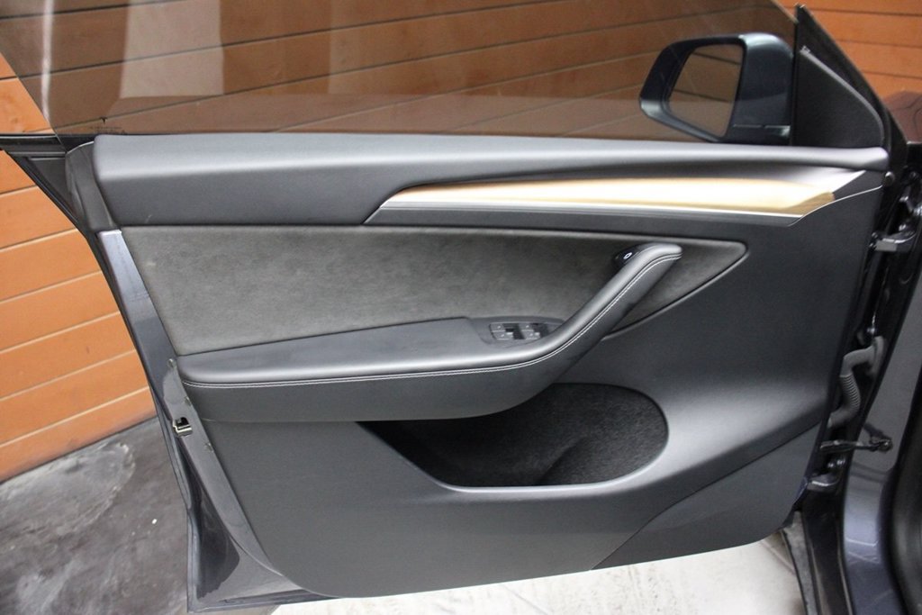 Used 2023 Tesla Model Y Long Range AWD/4WD image 18