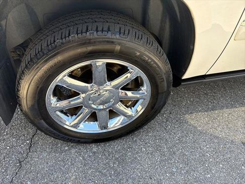 Used 2012 GMC Yukon XL Denali AWD/4WD image 11