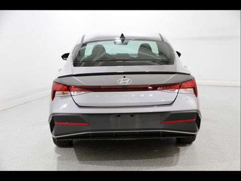 Certified 2025 Hyundai Elantra Sport FWD image 18