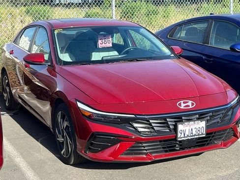 Used 2025 Hyundai Elantra Limited FWD image 1