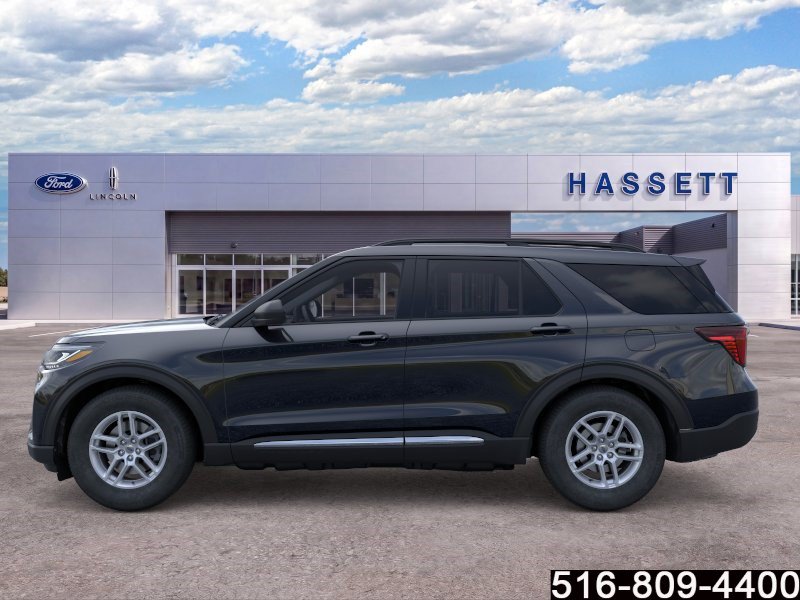 Used 2025 Ford Explorer Active AWD/4WD image 4