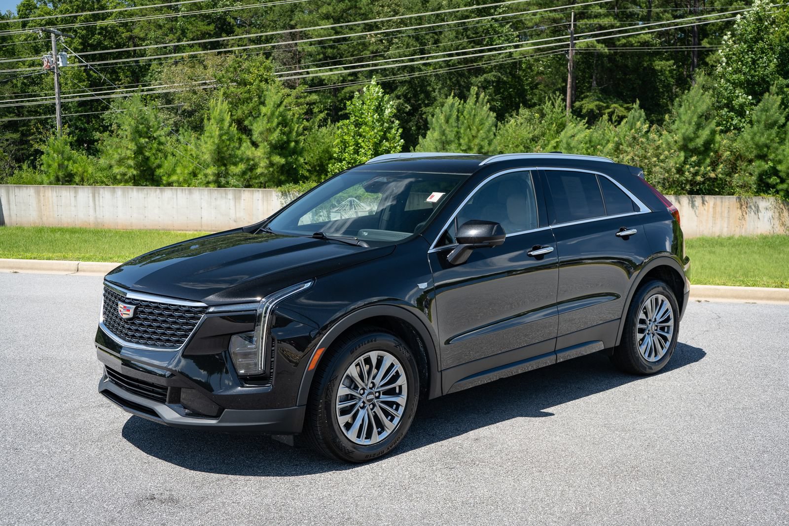 Used 2025 Cadillac XT4 Premium Luxury FWD image 3