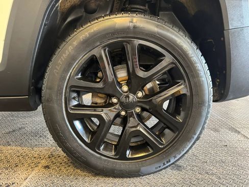 Used 2018 Jeep Renegade Altitude AWD/4WD image 32