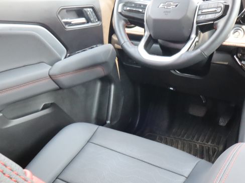 Used 2025 Chevrolet Colorado Z71 w/ Technology Package AWD/4WD image 13