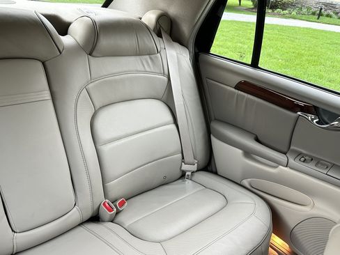 Used 2005 Cadillac De Ville w/ Limited Edition Package FWD image 19