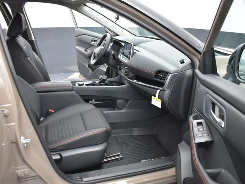 Certified 2025 Nissan Rogue Rock Creek image 17