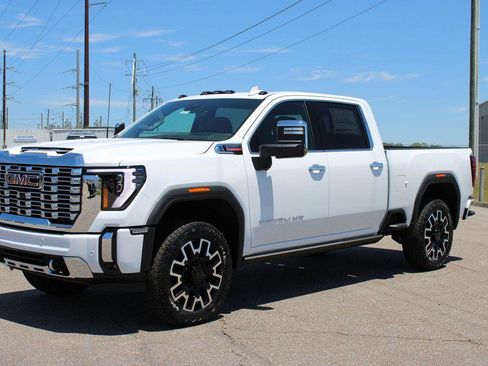 New 2026 GMC Sierra 2500 Denali w/ Denali Reserve Package AWD/4WD image 2