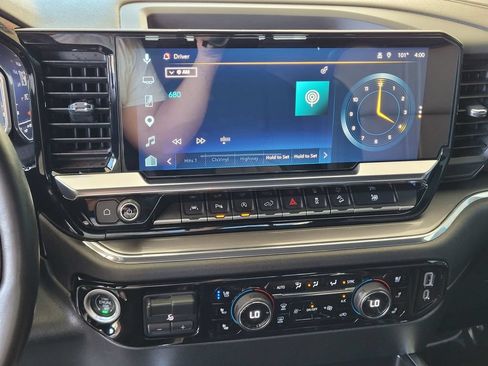 Used 2023 Chevrolet Silverado 1500 High Country w/ Technology Package AWD/4WD image 11