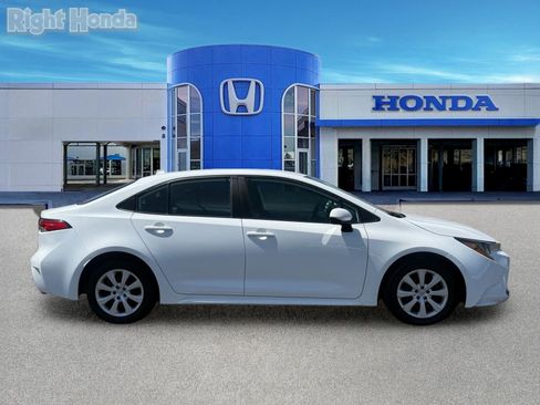 Used 2024 Toyota Corolla LE FWD image 9