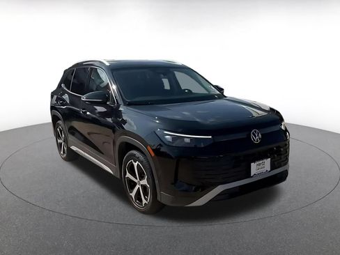 Used 2026 Volkswagen Tiguan SE AWD/4WD image 3