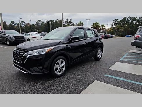 New 2025 Nissan Kicks Play S image 21