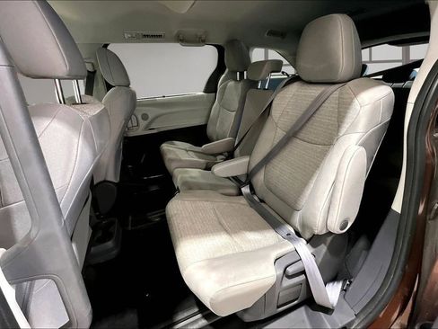 Used 2021 Toyota Sienna LE AWD/4WD image 24