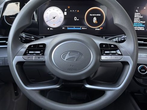 Used 2024 Hyundai Elantra SEL FWD image 11