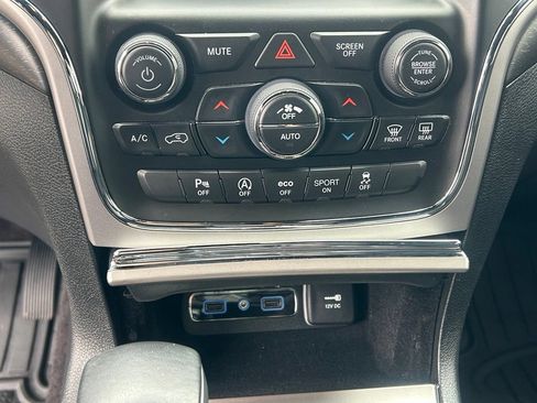 Used 2018 Jeep Grand Cherokee Altitude AWD/4WD image 23